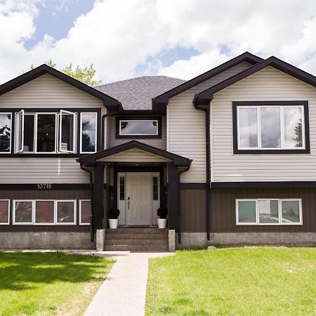 Executive Home - Long Stays Welcome - Garage Parking - Free Wifi & Netflix Edmonton Extérieur photo