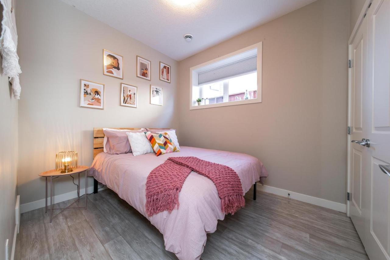 Executive Home - Long Stays Welcome - Garage Parking - Free Wifi & Netflix Edmonton Extérieur photo