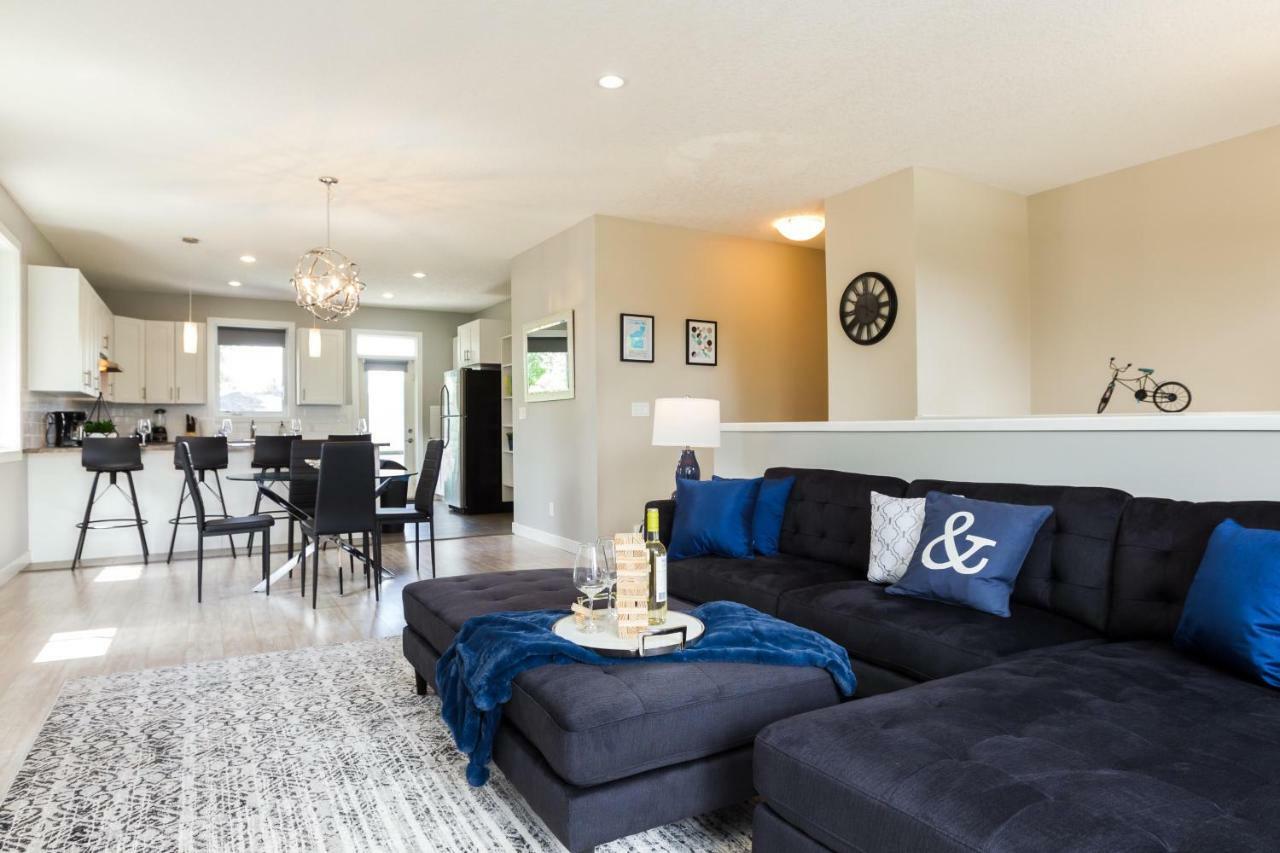 Executive Home - Long Stays Welcome - Garage Parking - Free Wifi & Netflix Edmonton Extérieur photo