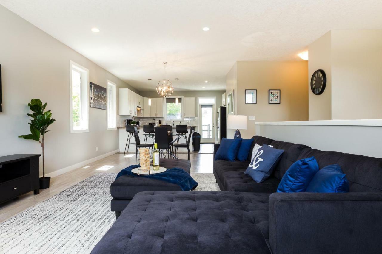 Executive Home - Long Stays Welcome - Garage Parking - Free Wifi & Netflix Edmonton Extérieur photo